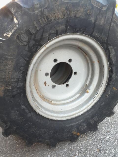 Reifen mit Felgen 365/70R18