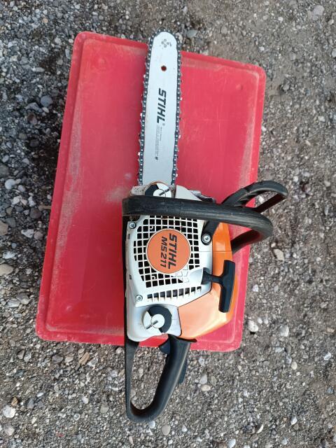 Stihl Motorsäge MS 211