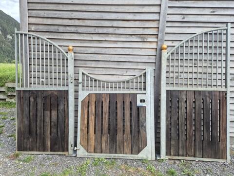Boxenfront mit Drehtüre