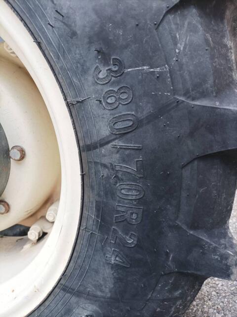 380/70R24 Kompletträder