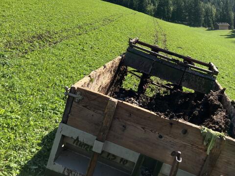 Bergmiststreuer Schicht
