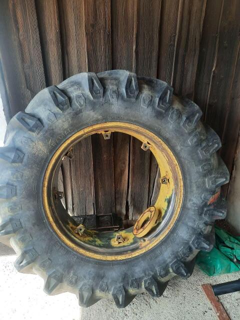 2 Stk. Pirelli 520/70 R34 Traktorreifen