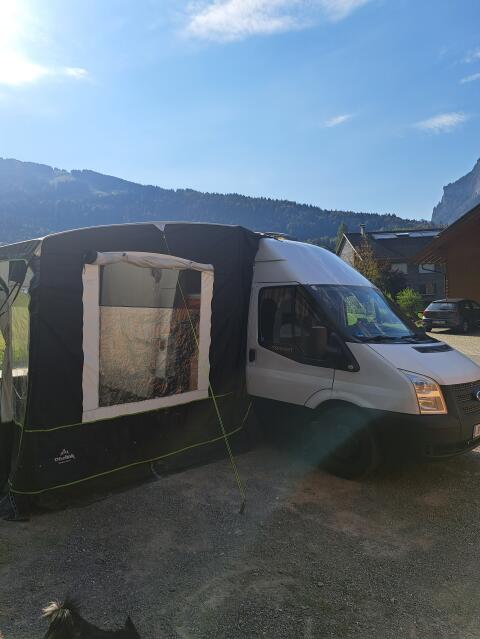 Ford Transit Camper, 2 Motorräder aufladbar