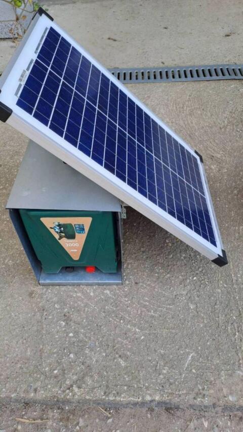 AKO Solar-Weidezaungerät
