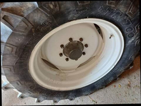 Reifen plus Schläuche Trelleborg TM 700 420/70 R30