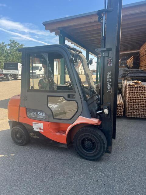 Toyota Stapler 2,5 t mit Seitenschieber, Toyota 25 SAS