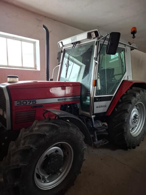 Traktor Massey Ferguson 3075 Dynashift