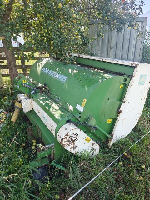 Amazone Mulcher mit Fangkorb