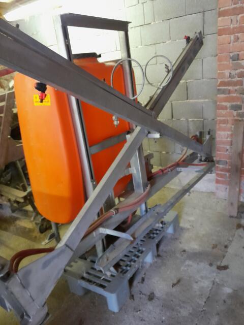 Feldspritze 400 l mit 12 m Balken in gutem Zustand