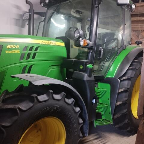 John Deere Schlepper 6110 R, fast neu