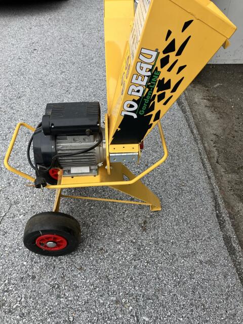 Jo Beau Häcksler E100