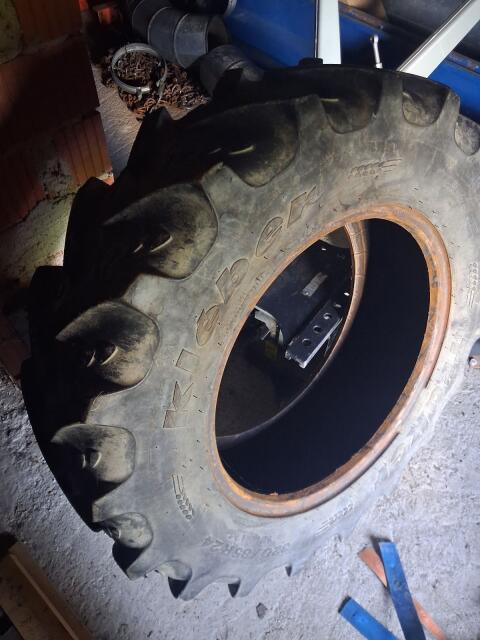 Traktorreifen 320/85 R24