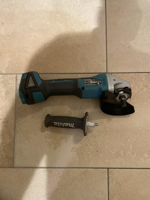 Makita DGA 504 Akku-Winkelschleifer