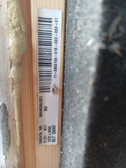 Holz/Alu-Fenster mit Rollo und Insektengitter