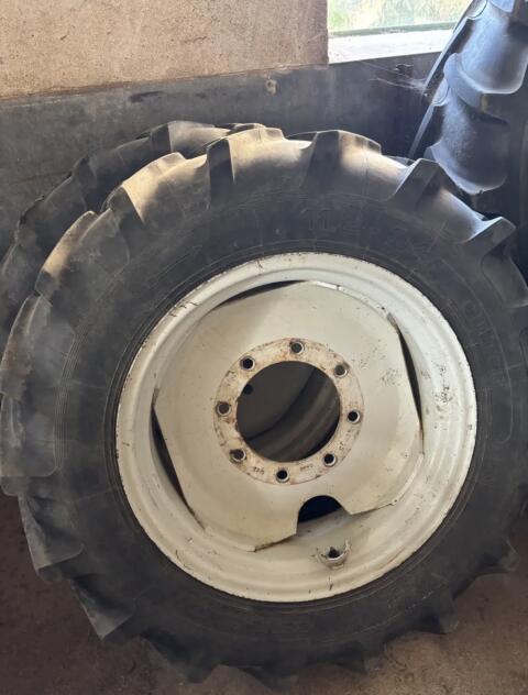 Reifen inkl. Felgen 11.2R24
