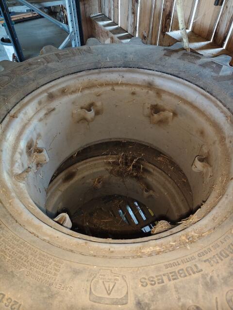 Reifen 440/65 R24