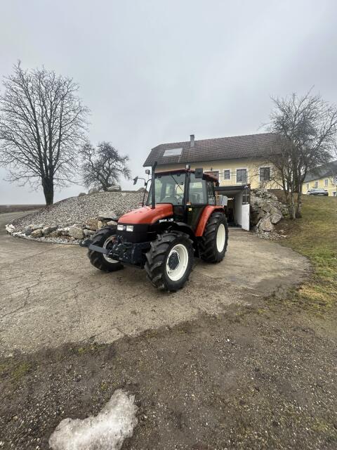 New Holland L85 Traktor