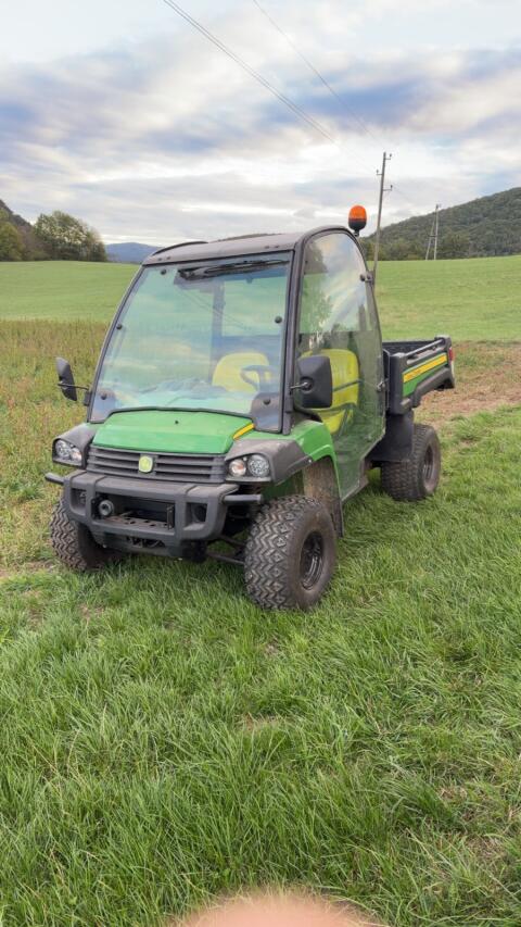 John Deere Gator HPX815E