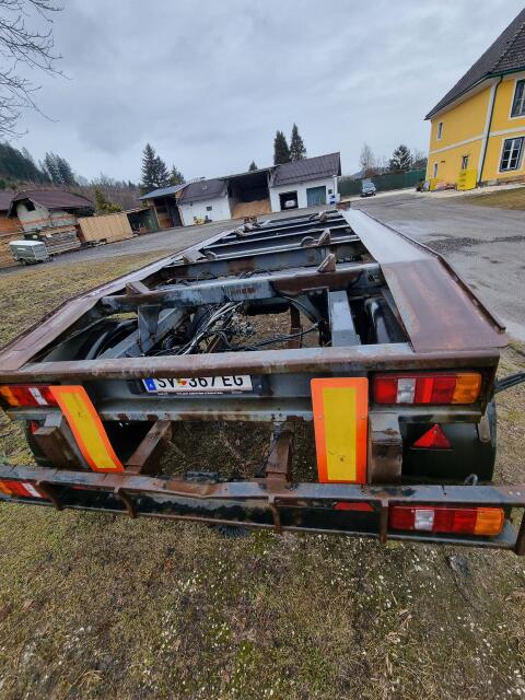 Schwarzmüller Abrollcontaineranhänger zu verkaufen