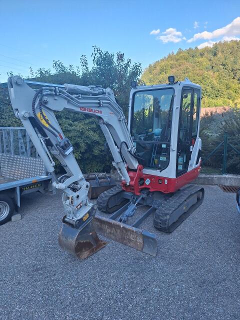 Takeuchi TB 225
