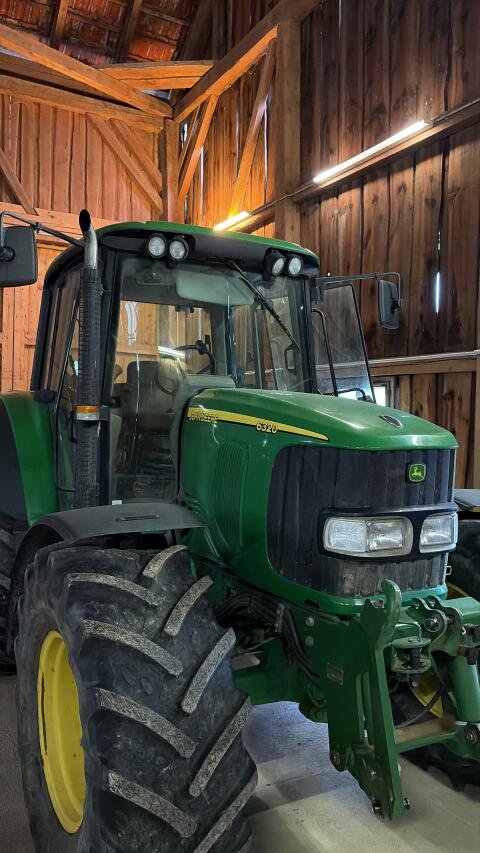John Deere 6320