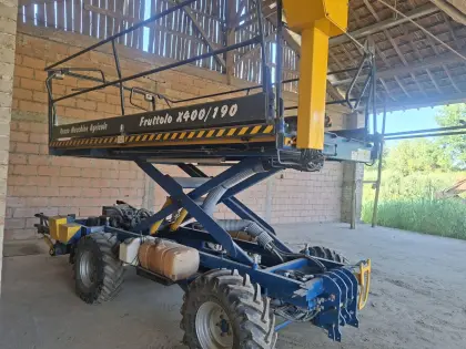 Selbstfahrende Arbeitsbühne Obstbauplattform Fruttoio X400/190