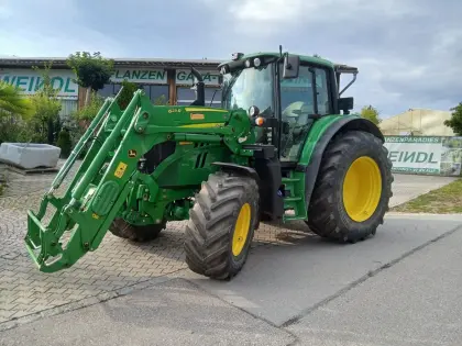 Traktor John Deere 6120M mit Frontlader