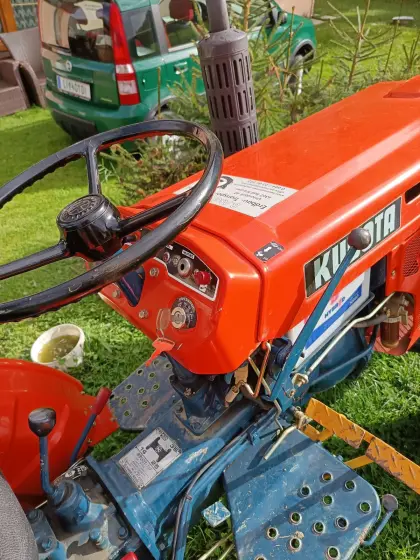 Kleiner Traktor Kubota B7001