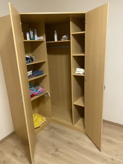 Eck-Kleiderschrank