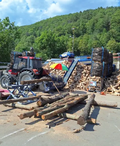 Holzschneiden und Spalten