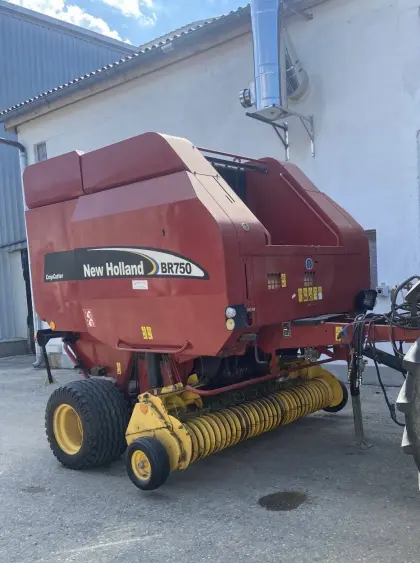 New Holland BR750