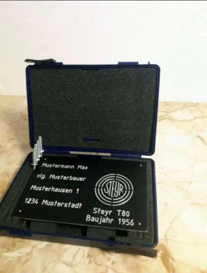 Gravierte Aluminium-Schilder für Oldtimer, Traktoren