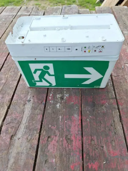 Gebrauchte Notausgangbeleuchtung