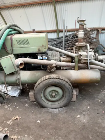 3 gebrauchte Wasserpumpen mit Dieselmotor auf Fahrgestell