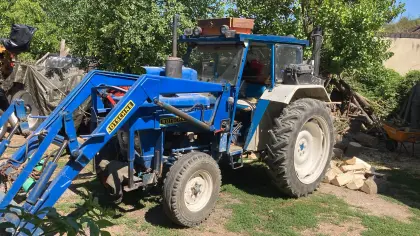 Ford 4100, 54 PS mit Frontlader