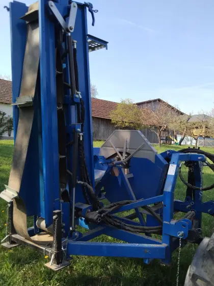 Traktorkreissäge, Zapfwellenwippkreissäge mit Förderband