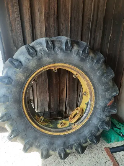 2 Stk. Pirelli 520/70 R34 Traktorreifen