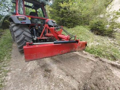 Graderarbeiten mit vollhydr. Grader