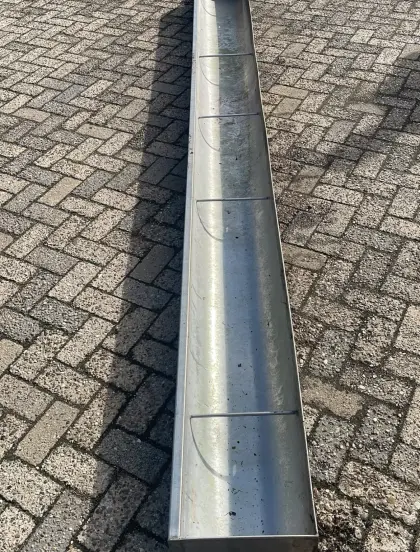 Futtertröge aus Edelstahl