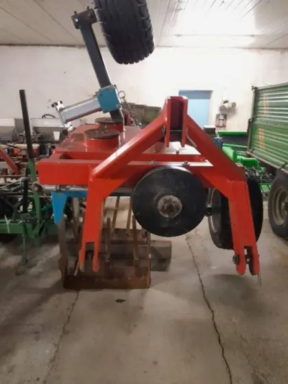 Kren-/Meerrettich-Erntemaschine