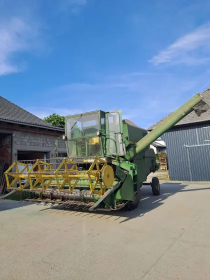 John Deere 975