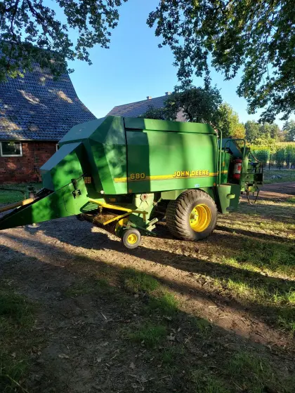 John Deere 680