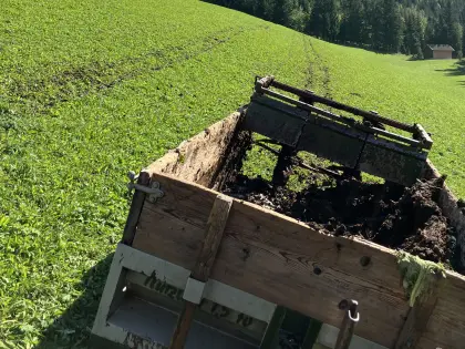 Bergmiststreuer Schicht