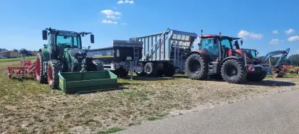 Fliegl Abschieber Verleih. Mulde ist auch im Verleih.