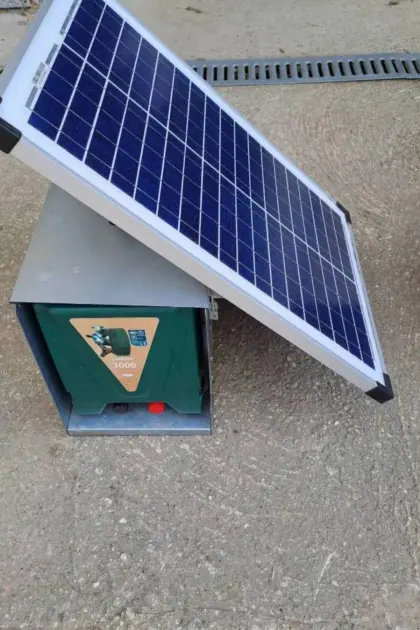 AKO Solar-Weidezaungerät