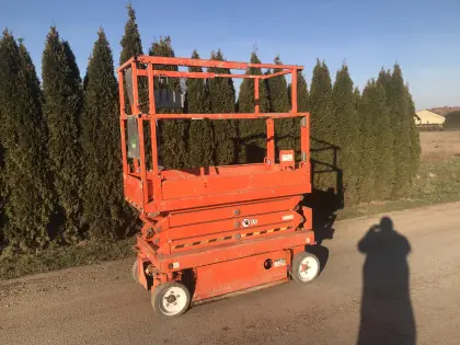 Arbeitsbühne Skyjack, Bj. 2014, Hubhöhe 5,8 m, Batterien defekt