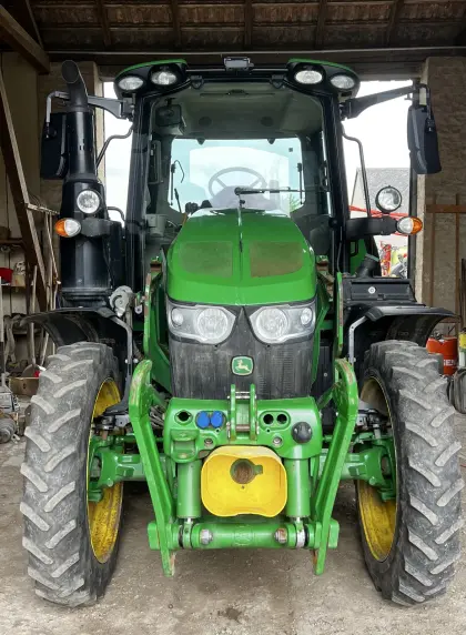 John Deere 6090M