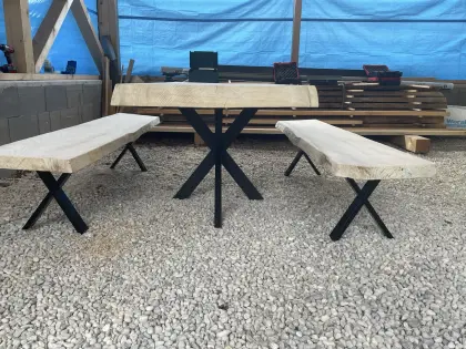 Sitzgarnitur aus Massivholz