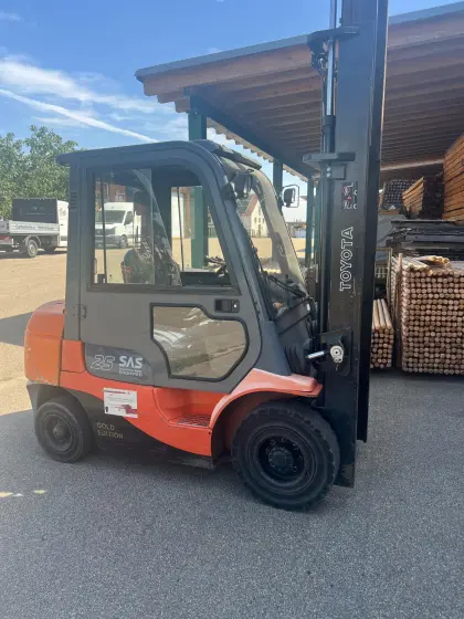 Toyota Stapler 2,5 t mit Seitenschieber, Toyota 25 SAS