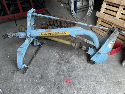 Erdbohrer mit Zapfwellenantrieb